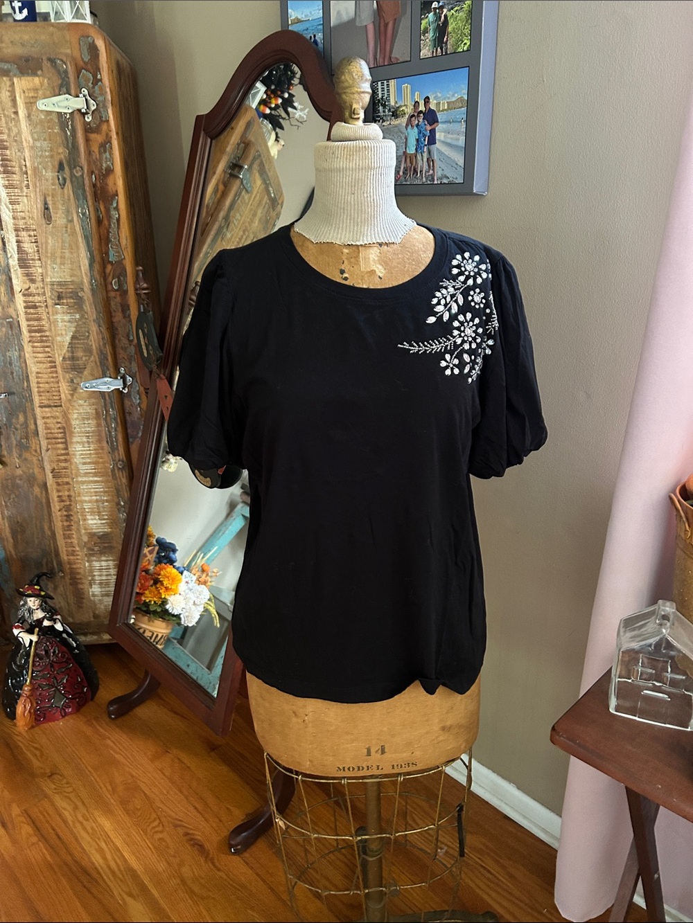 LOFT Black Puff Sleeve Tee with Crystal Floral Embellishment | Size XL